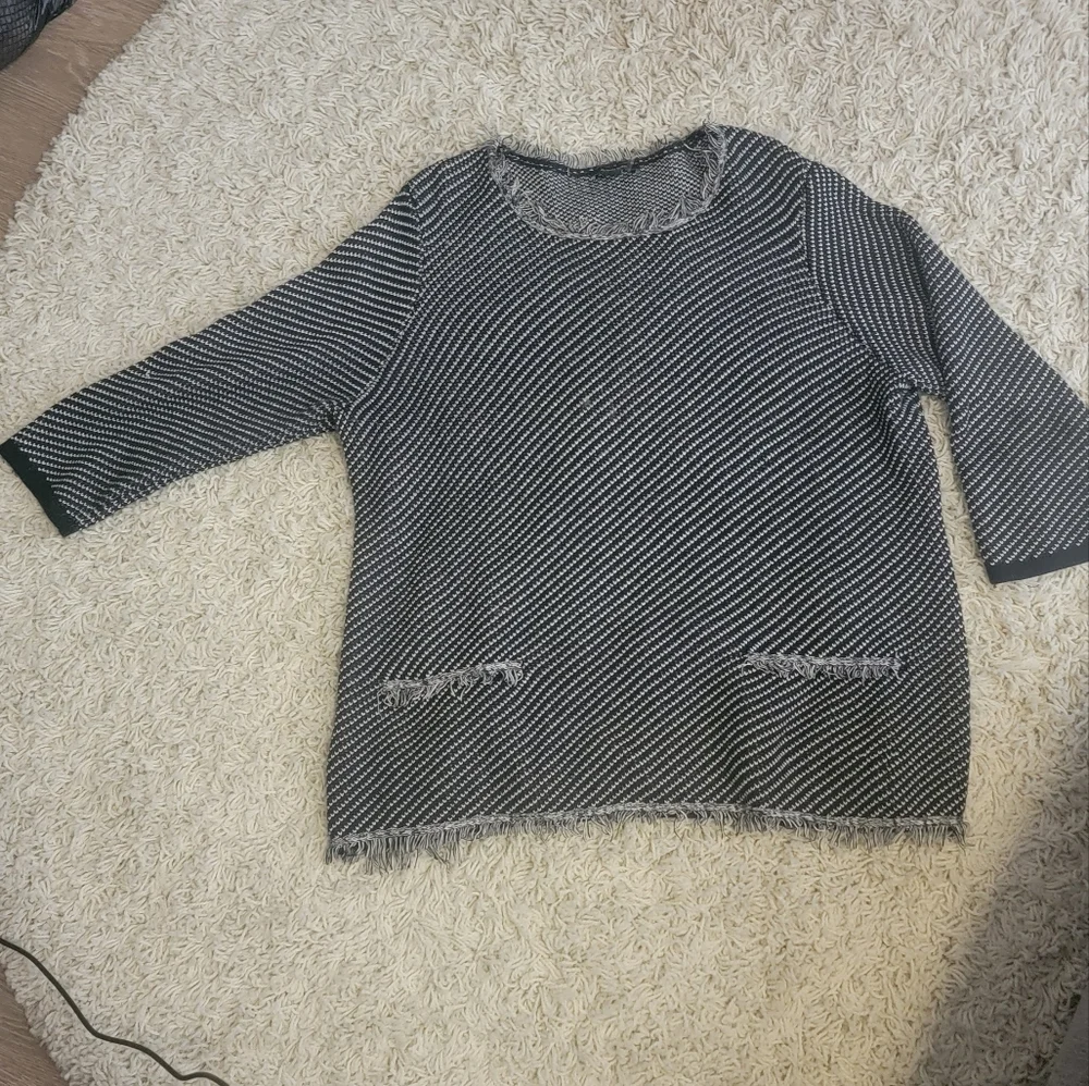 Sweater - Picture 1 of 1